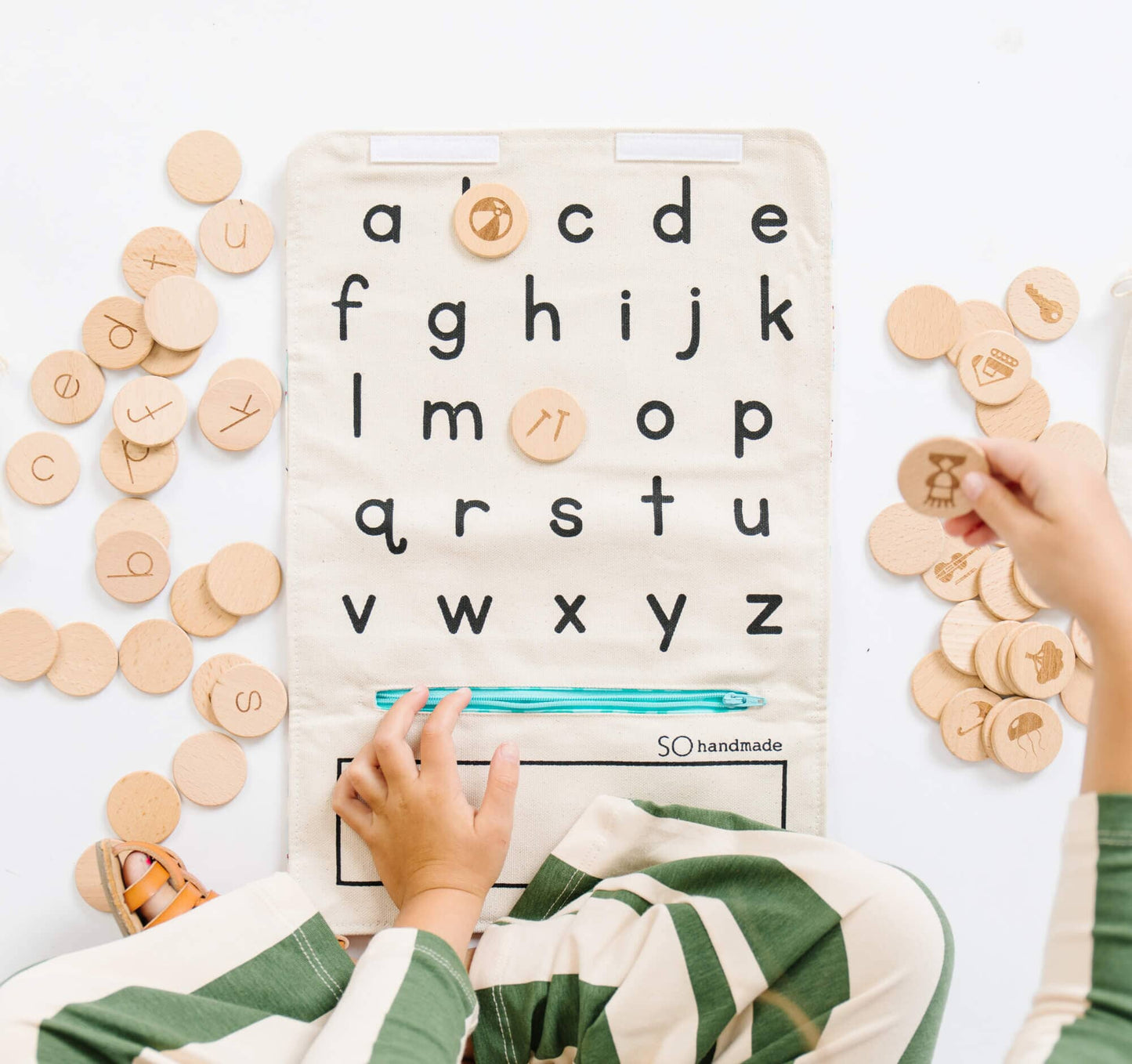 Alphabet Learning Toy: Montessori Letters Matching Game Playmat Add Wooden Alphabet & Picture Disks