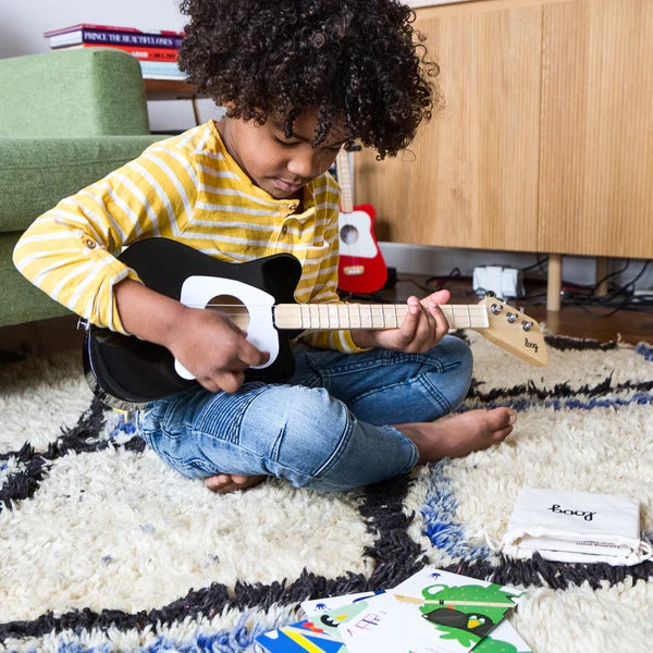 Loog kids guitar in black with chord cards_lifestyle