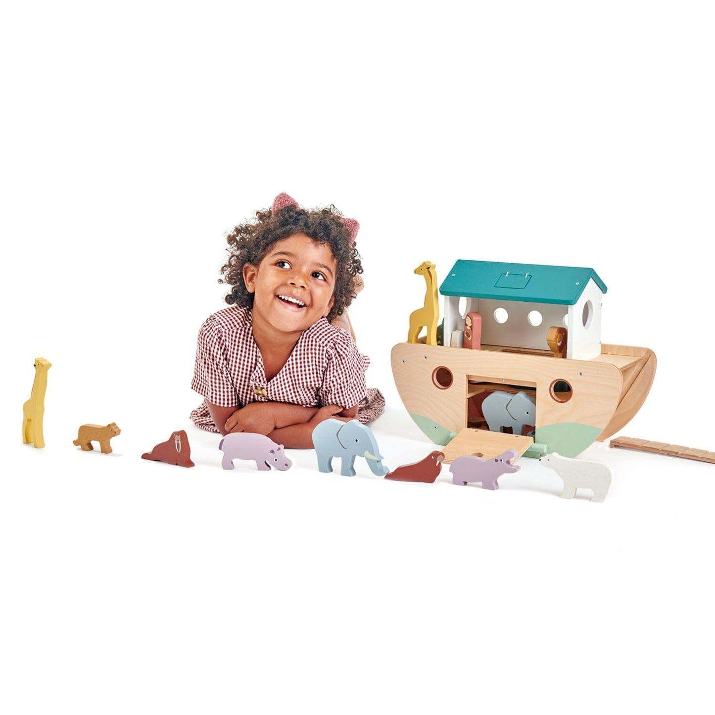 Noah’s Ark Toy delights child