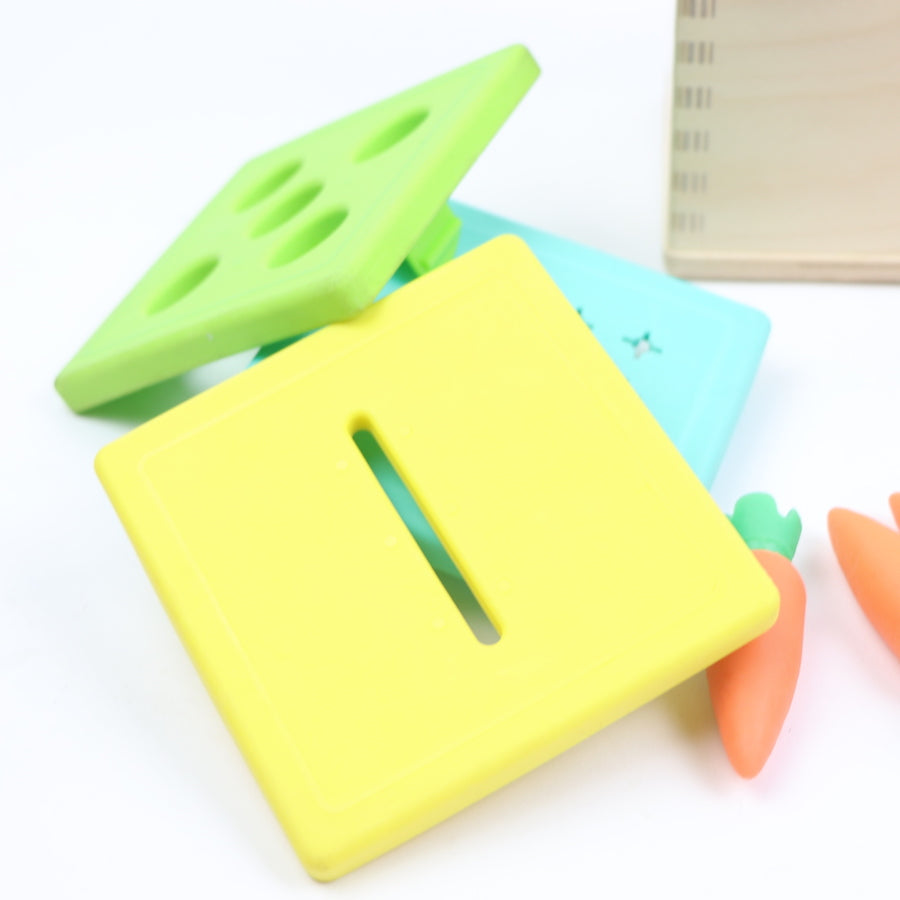 Lovevery Wooden Coin Bank and Carrot Counting Set