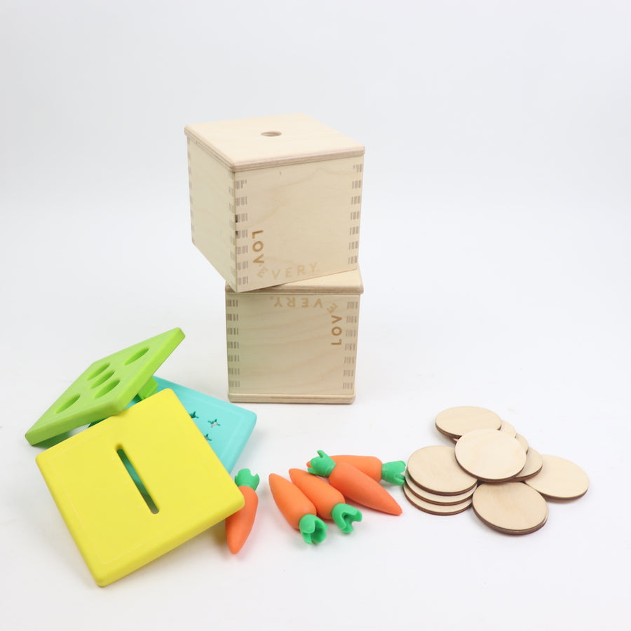 Lovevery Wooden Coin Bank and Carrot Counting Set