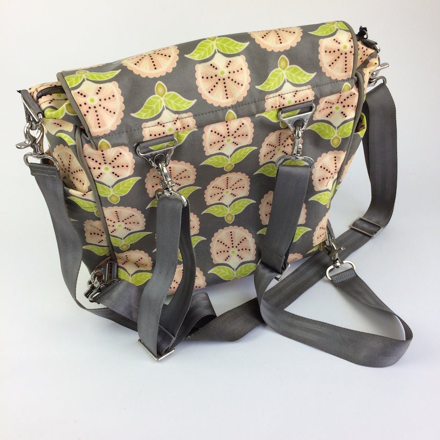 TOYCYCLE - Petunia Pickle Bottom Diaper Bag Back Pack