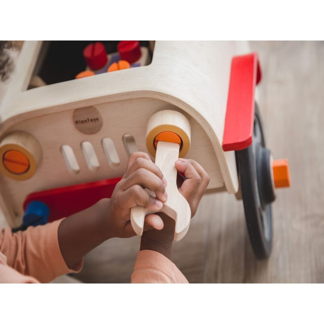 CU hands on PlanToys Motor Mechanic car for 3 year olds and up