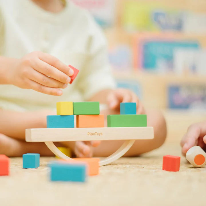 PlanToys Balancing Cargo Game