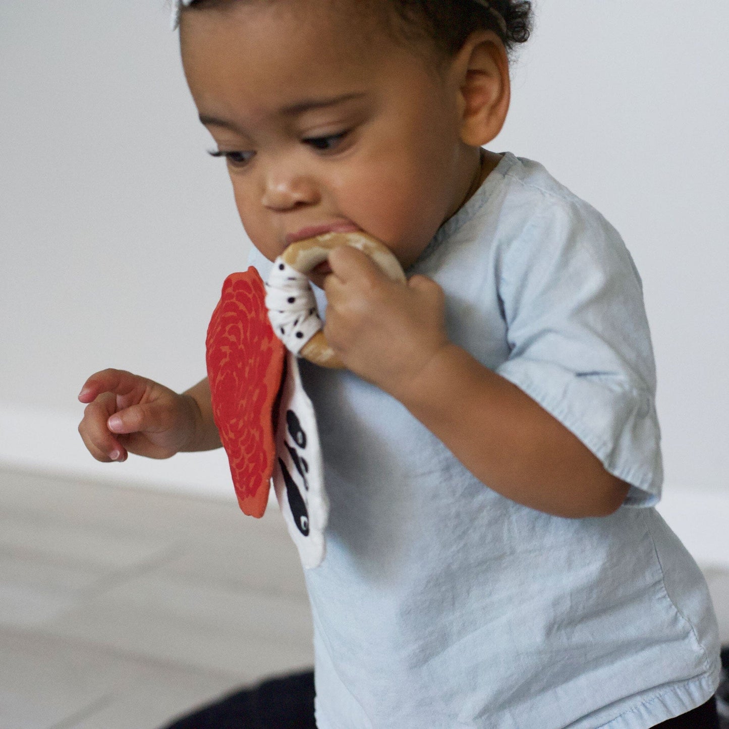 Wee Gallery - Crinkle Teether - Butterfly