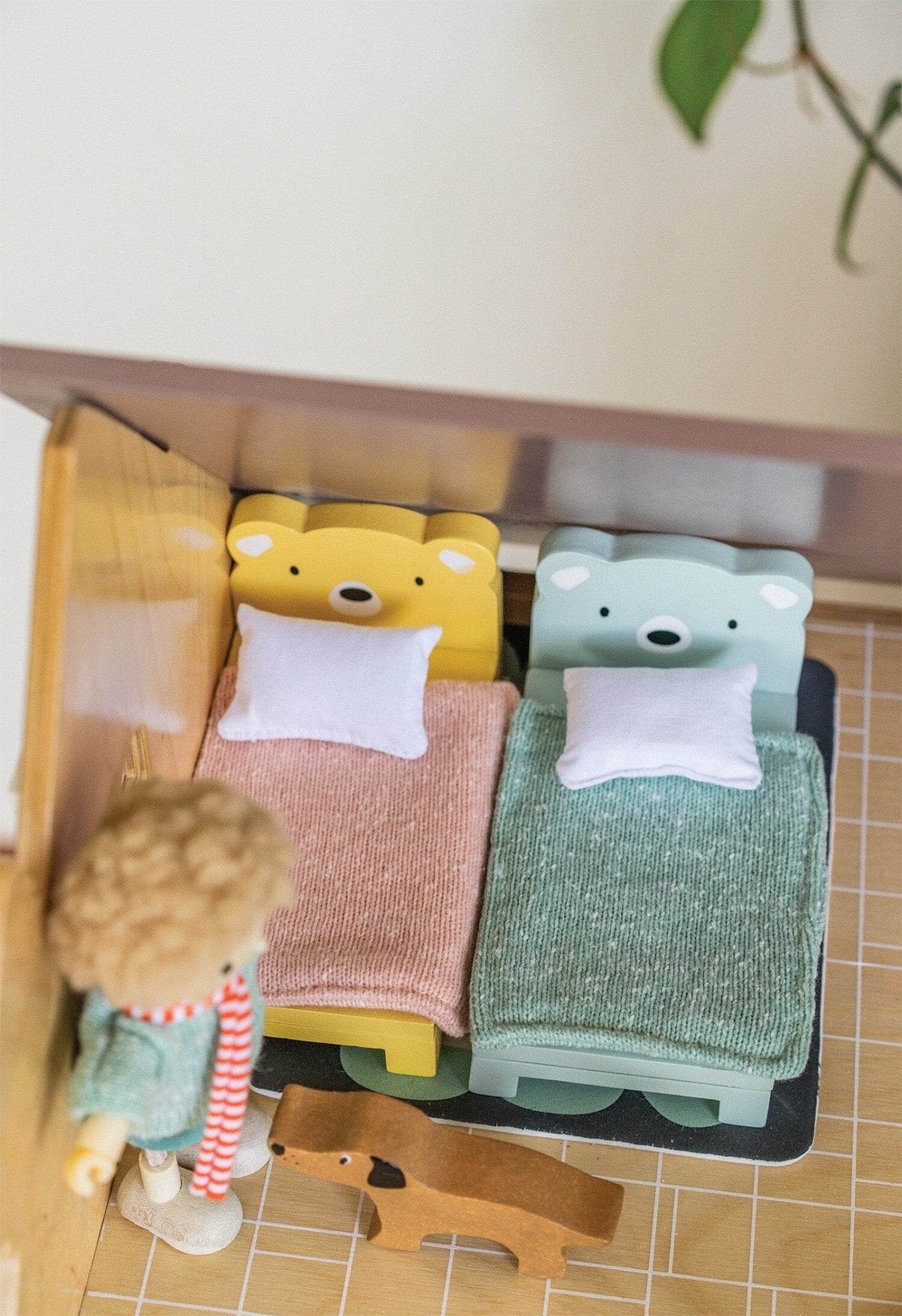 Tender Leaf - Dolls House Childrens Room Furniture