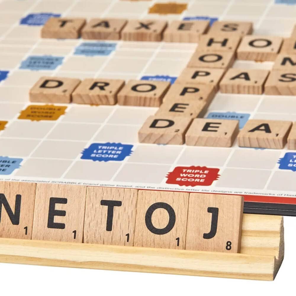 Hasbro Gaming Scrabble Board Game F4204