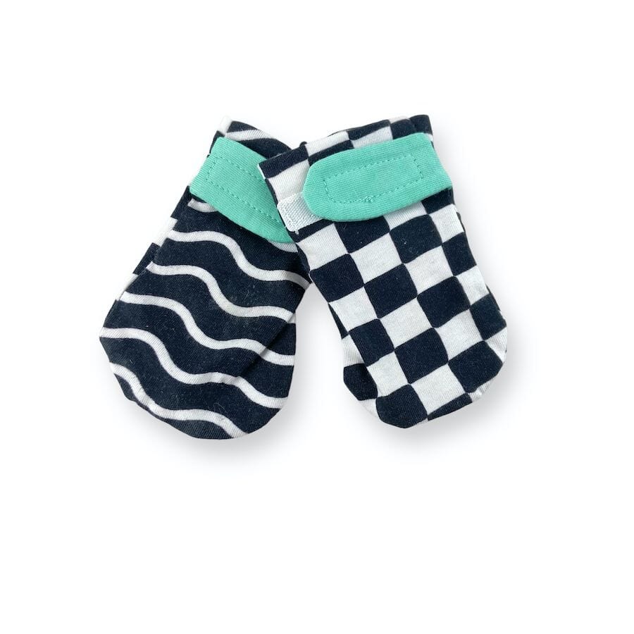 Lovevery - Lovevery Black & White Mittens