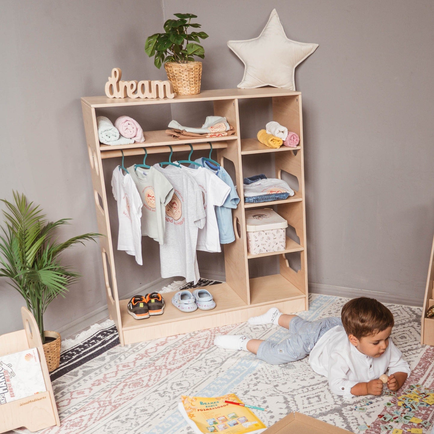 Montessori Closet Rack Champion Plus 
