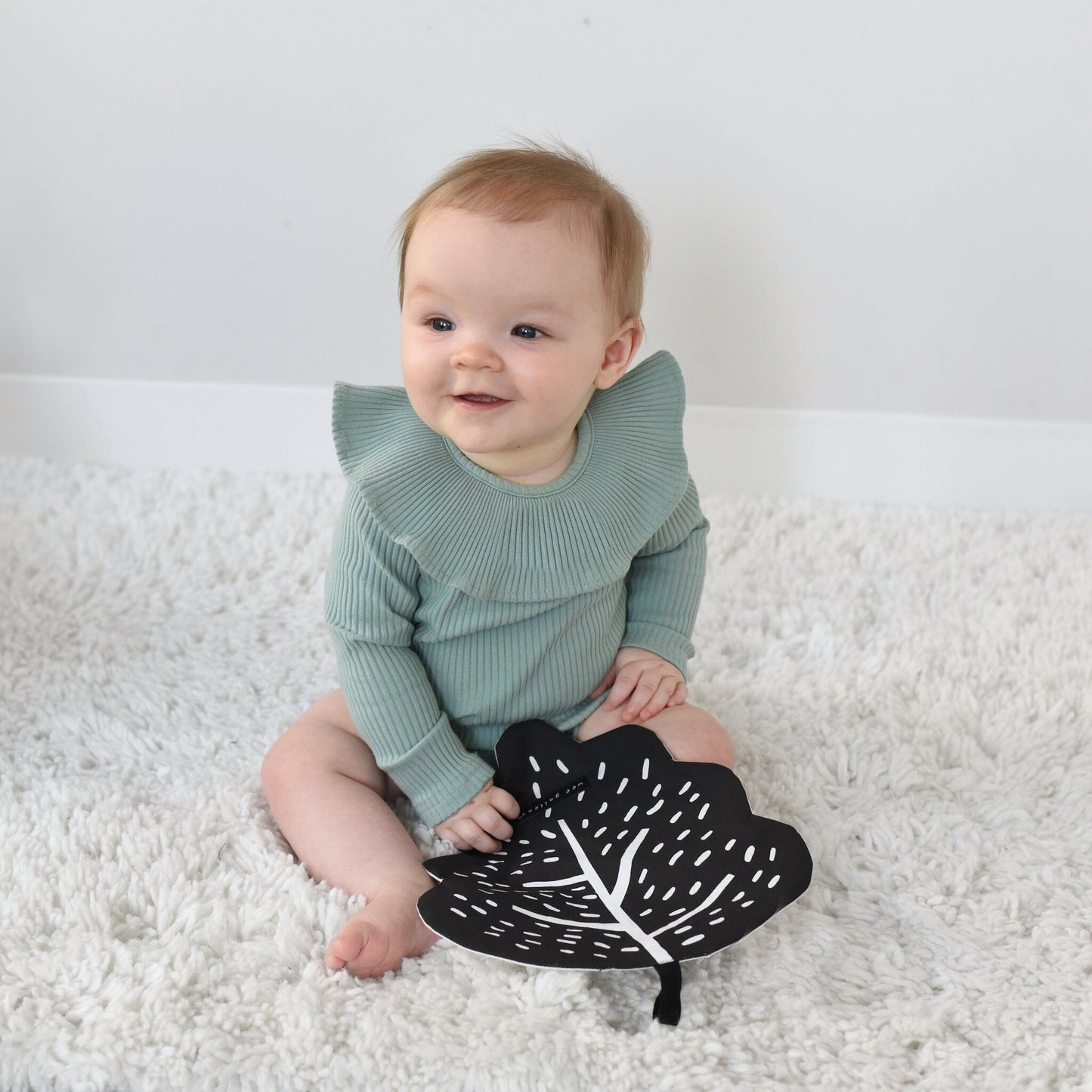 Wee Gallery - Organic Crinkle Toy - Leaf