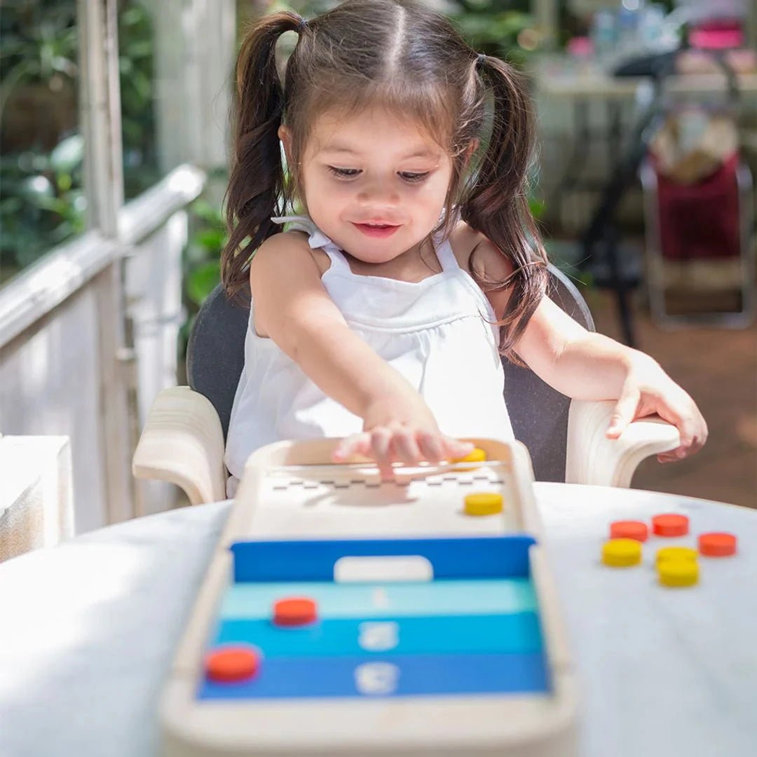 PlanToys - PlanToys 2 - in - 1 Shuffleboard Game