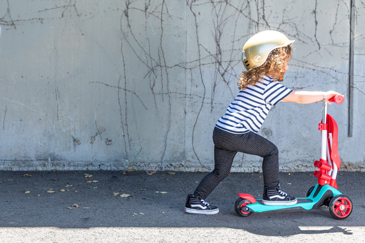 SVOLTA "Ace" 2-in-1 Sit and Stand Toddler Convertible Scooter Toys 