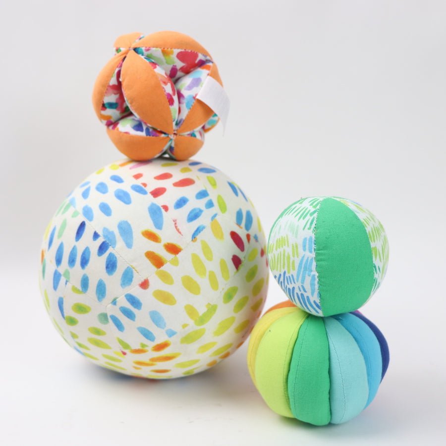 toycycle - Lovevery 4 - pc. Cloth Ball Set