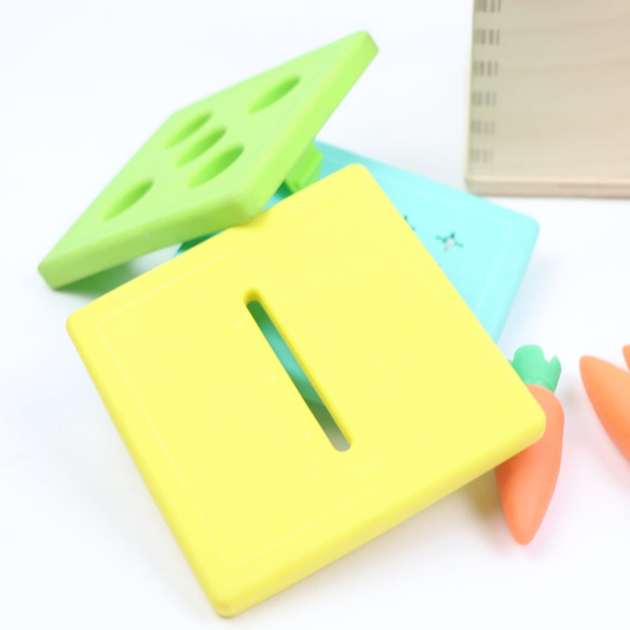 Lovevery Wooden Coin Bank and Carrot Counting Set 