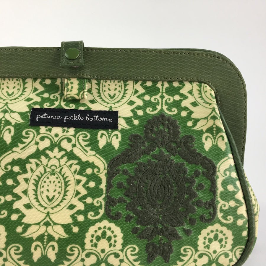 Petunia ピクルスボトム - コンパニオンおむつクラッチバリエーション, ブリオッシュ Petunia Pickle Bottom Crosstown Clutch – TOYCYCLE