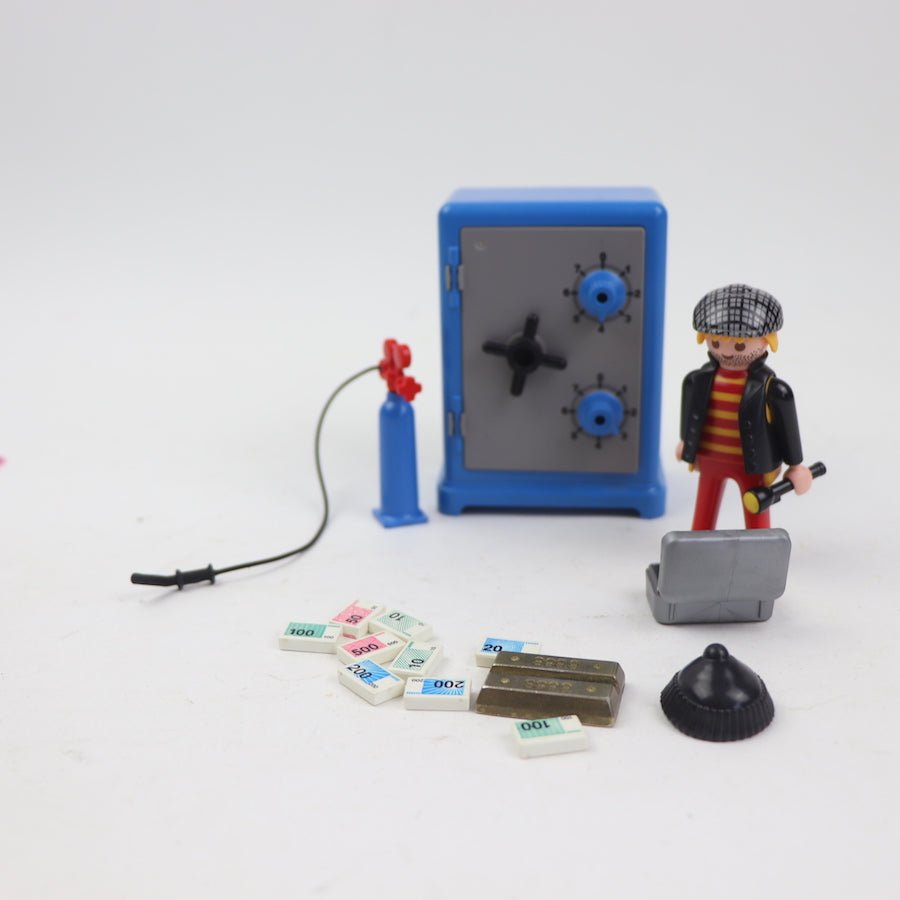TOYCYCLE - Playmobil Safe and Bandit Playset