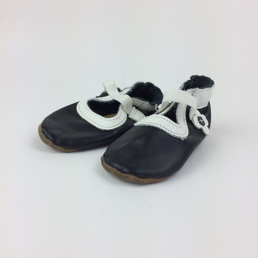 TOYCYCLE - Robeez Black and White 0 - 6M