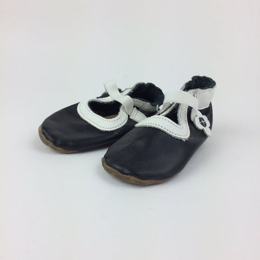 TOYCYCLE - Robeez Black and White 0 - 6M