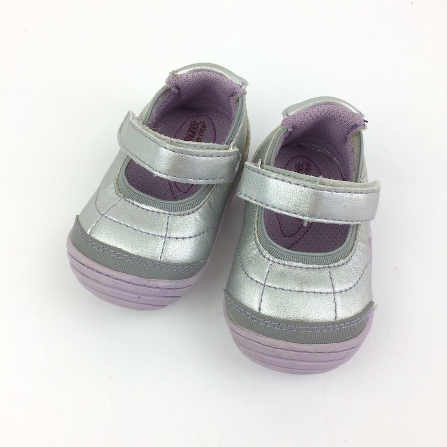 TOYCYCLE - Stride Rite Surprise Shoes Size 2