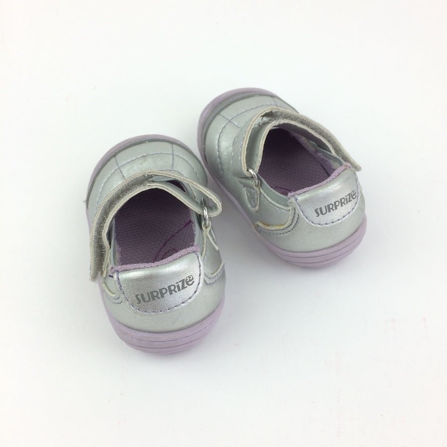TOYCYCLE - Stride Rite Surprise Shoes Size 2