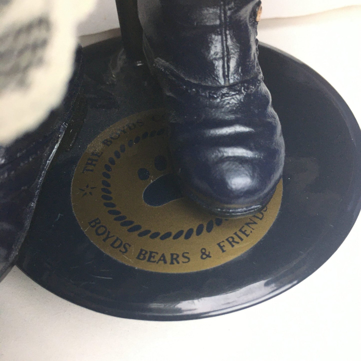 TOYCYCLE - The Boyds Collection Porcelain Doll